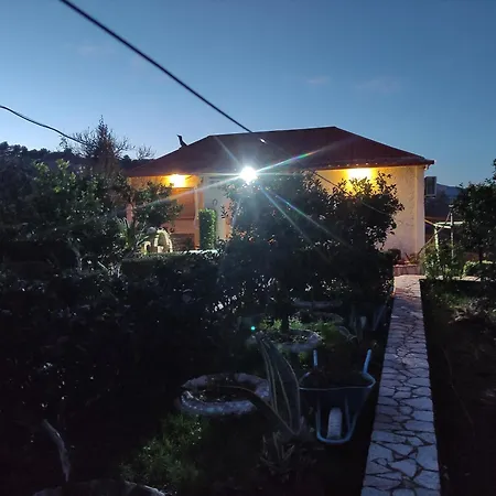 펜션 Mitsi Sarandë